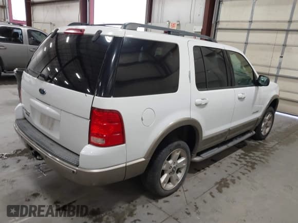 ✅ 2004 Ford Explorer Eddie Bauer • VIN: 1FMZU74K84UB97753 • Lot: 40861041. Listed on IAAI with 110,304 mi. Free auction sales archive from the USA and detailed vehicle history report at DreamBid. Image 4.