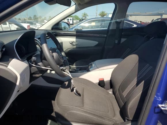 ✅ 2023 Hyundai Tucson SEL • VIN: 5NMJB3AE9PH171771 • Lot: 51148313. Wystawiony na Copart z przebiegiem 7 222 mil. Bezpłatny archiwum sprzedaży aukcyjnych z USA i szczegółowy raport historii pojazdu na DreamBid. Zdjęcie 7.