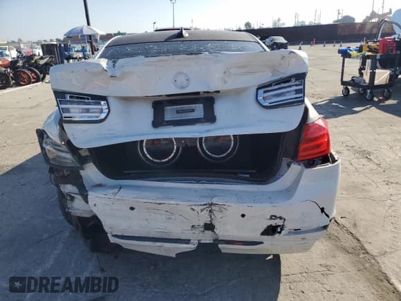 ✅ 2014 BMW 3 Series 328i • VIN: WBA3C1C57EK105354 • Lot: 82748965. Wystawiony na Copart z przebiegiem 199 432 mil. Bezpłatny archiwum sprzedaży aukcyjnych z USA i szczegółowy raport historii pojazdu na DreamBid. Zdjęcie 6.