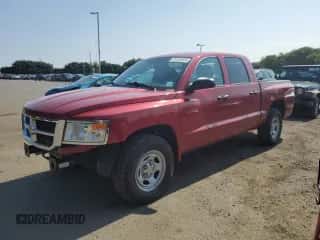 2009 Dodge Dakota ST z VIN 1D7HW28K49S816607, wystawiony jako Copart lot #71737454 z przebiegiem 112 378 mil mil oraz Szkoda całkowita • Salvage title. Historia ofert i sprzedaży dostępna na DreamBid. Obrazek 1.