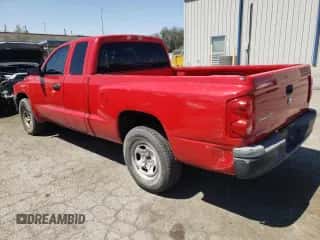2007 Dodge Dakota ST z VIN 1D7HE22K77S103550, wystawiony jako Copart lot #55873044 z przebiegiem 70 887 mil mil oraz Czysty tytuł • Clean title. Historia ofert i sprzedaży dostępna na DreamBid. Obrazek 2.