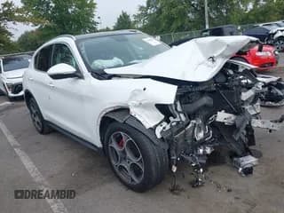✅ 2018 Alfa Romeo Stelvio Ti • VIN: ZASFAKBN1J7B83520 • Lot: 43290237. Wystawiony na IAAI z przebiegiem Nie podano. Bezpłatny archiwum sprzedaży aukcyjnych z USA i szczegółowy raport historii pojazdu na DreamBid. Zdjęcie 1.