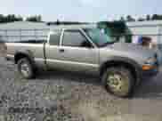 2003 Chevrolet S-10 LS with VIN 1GCCT19X538164165, listed as a Copart auction lot 74607894 with Not provided miles and Clean title. Bid and sale history available at DreamBid. Image 4.