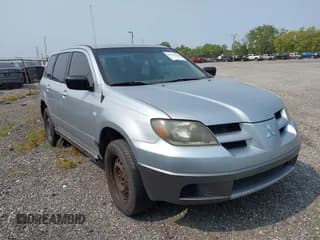 ✅ 2004 Mitsubishi Outlander LS • VIN: JA4LX31F04U042979 • Lot: 43166497. Listed on IAAI with 262,663 mi. Free auction sales archive from the USA and detailed vehicle history report at DreamBid. Image 1.