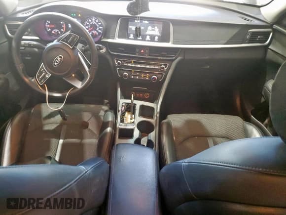 ✅ 2020 Kia Optima S • VIN: 5XXGT4L34LG449607 • Lot: 92015445. Wystawiony na Copart z przebiegiem 90 034 mil. Bezpłatny archiwum sprzedaży aukcyjnych z USA i szczegółowy raport historii pojazdu na DreamBid. Zdjęcie 8.