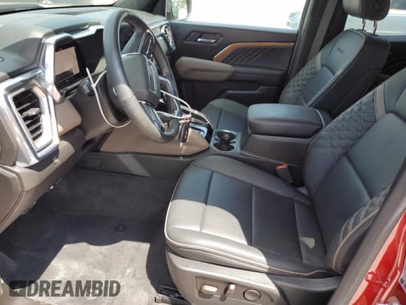 ✅ 2023 GMC Canyon 4WD Denali • VIN: 1GTP6FEK7P1173190 • Lot: 55775275. Wystawiony na Copart z przebiegiem 24 601 mil. Bezpłatny archiwum sprzedaży aukcyjnych z USA i szczegółowy raport historii pojazdu na DreamBid. Zdjęcie 7.