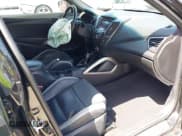 ✅ 2016 Hyundai Veloster Turbo • VIN: KMHTC6AE2GU288538 • Lot: 42282122. Wystawiony na IAAI z przebiegiem 83 231 mil. Bezpłatny archiwum sprzedaży aukcyjnych z USA i szczegółowy raport historii pojazdu na DreamBid. Zdjęcie 5.