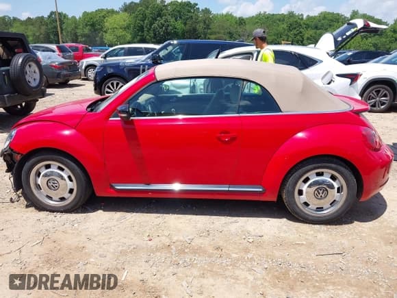 ✅ 2013 Volkswagen Beetle 2.0T w/Sound/Nav • VIN: 3VW7A7AT5DM801567 • Лот: 42266410. Опубликован ранее на IAAI с пробегом 37 190 миль. Бесплатный доступ к архиву аукционных продаж из США и подробный отчёт об истории автомобиля на DreamBid. Изображение 15.