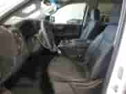 2019 Chevrolet Silverado 1500 Custom z VIN 1GCRYBEH0KZ276669, wystawiony jako Copart lot #81836715 z przebiegiem 169 156 mil mil oraz Szkoda całkowita • Salvage title. Historia ofert i sprzedaży dostępna na DreamBid. Obrazek 7.