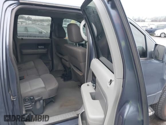 ✅ 2005 Ford F-150 XLT • VIN: 1FTPW14555FB15741 • Lot: 43449979. Wystawiony na IAAI z przebiegiem 191 858 mil. Bezpłatny archiwum sprzedaży aukcyjnych z USA i szczegółowy raport historii pojazdu na DreamBid. Zdjęcie 8.