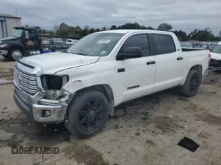 ✅ 2017 Toyota Tundra SR5 • VIN: 5TFEW5F19HX228146 • Lot: 90686995. Wystawiony na Copart z przebiegiem 174 079 mil. Bezpłatny archiwum sprzedaży aukcyjnych z USA i szczegółowy raport historii pojazdu na DreamBid. Zdjęcie 1.