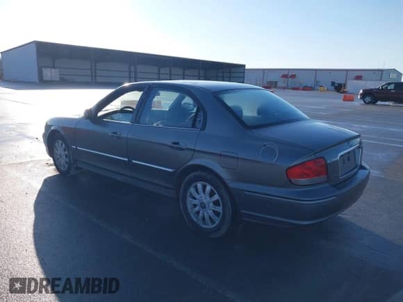 2004 Hyundai Sonata GLS z VIN KMHWF35H44A974181, wystawiony jako IAAI lot #41605108 z przebiegiem 220 476 mil mil oraz . Historia ofert i sprzedaży dostępna na DreamBid. Obrazek 3.