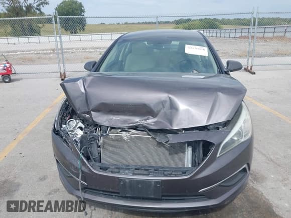 ✅ 2016 Hyundai Sonata SE • VIN: 5NPE24AF9GH371567 • Lot: 43176076. Listed on IAAI with 105,077 mi. Free auction sales archive from the USA and detailed vehicle history report at DreamBid. Image 12.