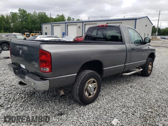 ✅ 2006 Dodge 2500 ST • VIN: 3D7KS26D26G187499 • Lot: 61605005. Wystawiony na Copart z przebiegiem 114 750 mil. Bezpłatny archiwum sprzedaży aukcyjnych z USA i szczegółowy raport historii pojazdu na DreamBid. Zdjęcie 3.