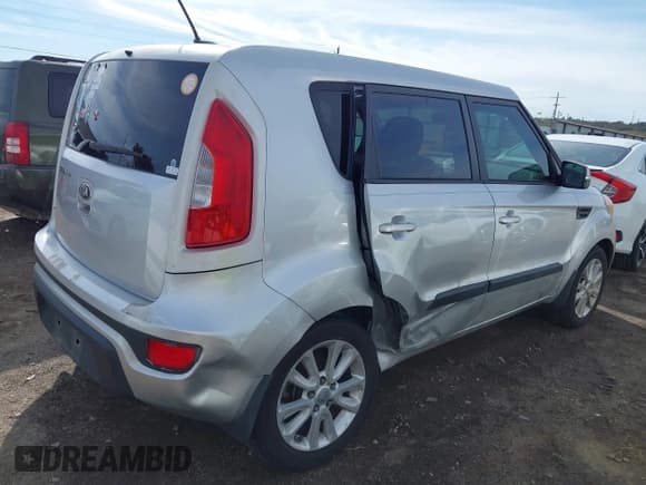 ✅ 2013 Kia Soul + • VIN: KNDJT2A63D7550591 • Lot: 43582946. Wystawiony na IAAI z przebiegiem 128 905 mil. Bezpłatny archiwum sprzedaży aukcyjnych z USA i szczegółowy raport historii pojazdu na DreamBid. Zdjęcie 4.