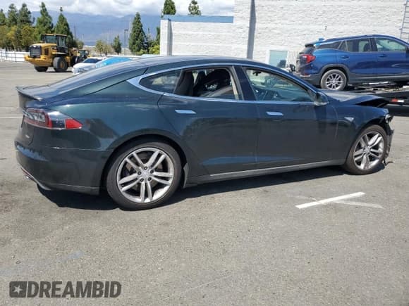 ✅ 2013 Tesla Model S Performance • VIN: 5YJSA1DP8DFP04280 • Lot: 70706575. Wystawiony na Copart z przebiegiem Nie podano. Bezpłatny archiwum sprzedaży aukcyjnych z USA i szczegółowy raport historii pojazdu na DreamBid. Zdjęcie 3.