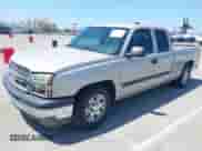 ✅ 2005 Chevrolet Silverado 1500 LS • VIN: 1GCEC19Z55Z339828 • Lot: 42303915. Wystawiony na IAAI z przebiegiem 90 509 mil mil. Skorzystaj z bezpłatnego archiwum sprzedaży aukcyjnych z USA i zobacz szczegółowy raport historii pojazdu na DreamBid. Zdjęcie 2.