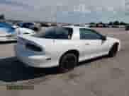 1999 Chevrolet Camaro z VIN 2G1FP22K0X2108362, wystawiony jako Copart lot #69871065 z przebiegiem 117 855 mil mil oraz Czysty tytuł • Clean title. Historia ofert i sprzedaży dostępna na DreamBid. Obrazek 3.