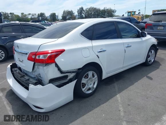 ✅ 2018 Nissan Sentra S • VIN: 3N1AB7AP9JY240693 • Лот: 43055579. Опубликован ранее на IAAI с пробегом 251 298 миль. Бесплатный доступ к архиву аукционных продаж из США и подробный отчёт об истории автомобиля на DreamBid. Изображение 4.