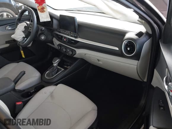 ✅ 2022 Kia Forte LXS • VIN: 3KPF24AD9NE457157 • Lot: 43463978. Wystawiony na IAAI z przebiegiem 54 231 mil. Bezpłatny archiwum sprzedaży aukcyjnych z USA i szczegółowy raport historii pojazdu na DreamBid. Zdjęcie 5.