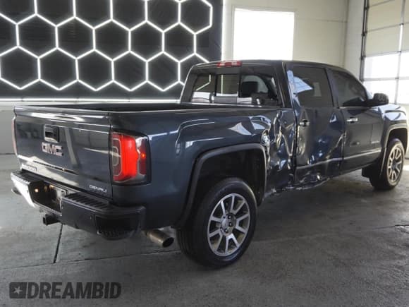 ✅ 2017 GMC Sierra 1500 Denali • VIN: 3GTU2PEJ2HG410828 • Lot: 58846535. Wystawiony na Copart z przebiegiem 124 361 mil. Bezpłatny archiwum sprzedaży aukcyjnych z USA i szczegółowy raport historii pojazdu na DreamBid. Zdjęcie 3.