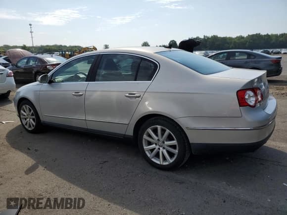 ✅ 2010 Volkswagen Passat Komfort • VIN: WVWJM7AN5AE100367 • Lot: 68831265. Wystawiony na Copart z przebiegiem 30 209 mil. Bezpłatny archiwum sprzedaży aukcyjnych z USA i szczegółowy raport historii pojazdu na DreamBid. Zdjęcie 2.
