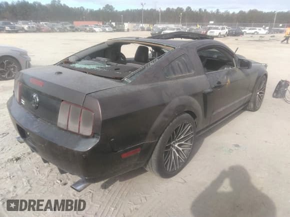 ✅ 2008 Ford Mustang GT Deluxe • VIN: 1ZVHT82H085159432 • Lot: 41028320. Listed on IAAI with 220,383 mi. Free auction sales archive from the USA and detailed vehicle history report at DreamBid. Image 4.
