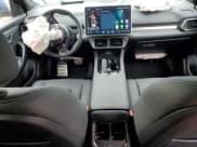 ✅ 2024 VinFast VF 8 Plus • VIN: RLLV1AFAXRH008488 • Lot: 85817355. Wystawiony na Copart z przebiegiem 7 148 mil. Bezpłatny archiwum sprzedaży aukcyjnych z USA i szczegółowy raport historii pojazdu na DreamBid. Zdjęcie 8.