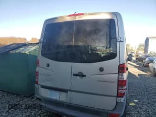 ✅ 2014 Mercedes-Benz Sprinter Crew • VIN: WD4PE7DC7E5908121 • Lot: 91253265. Wystawiony na Copart z przebiegiem 347 969 mil. Bezpłatny archiwum sprzedaży aukcyjnych z USA i szczegółowy raport historii pojazdu na DreamBid. Zdjęcie 6.