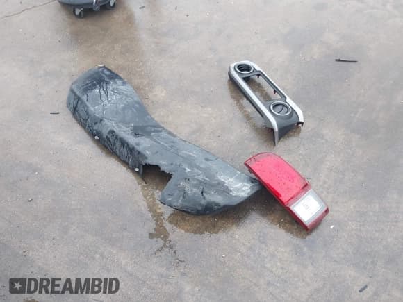 ✅ 2018 Toyota Tacoma SR5 • VIN: 3TMAZ5CN6JM055839 • Lot: 42179191. Wystawiony na IAAI z przebiegiem 126 203 mil. Bezpłatny archiwum sprzedaży aukcyjnych z USA i szczegółowy raport historii pojazdu na DreamBid. Zdjęcie 12.