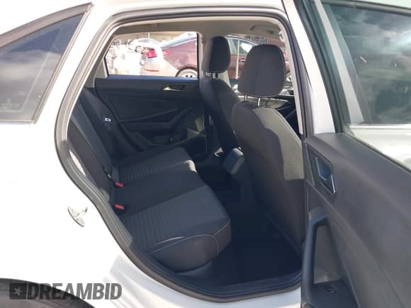 ✅ 2025 Volkswagen Jetta S • VIN: 3VW5X7BU2SM052642 • Лот: 42543228. Опубликован ранее на IAAI с пробегом 5 833 миль. Бесплатный доступ к архиву аукционных продаж из США и подробный отчёт об истории автомобиля на DreamBid. Изображение 8.