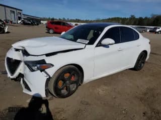 ✅ 2018 Alfa Romeo Giulia • VIN: ZARFAEDN7J7567993 • Lot: 72034332. Wystawiony na Copart z przebiegiem 35 437 mil. Bezpłatny archiwum sprzedaży aukcyjnych z USA i szczegółowy raport historii pojazdu na DreamBid. Zdjęcie 1.