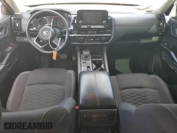 ✅ 2022 Nissan Pathfinder SV • VIN: 5N1DR3BA2NC220336 • Lot: 86713365. Wystawiony na Copart z przebiegiem 96 958 mil. Bezpłatny archiwum sprzedaży aukcyjnych z USA i szczegółowy raport historii pojazdu na DreamBid. Zdjęcie 8.