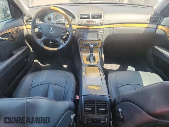 ✅ 2007 Mercedes-Benz E 550 • VIN: WDBUF72X87A995021 • Lot: 60504795. Wystawiony na Copart z przebiegiem 169 805 mil. Bezpłatny archiwum sprzedaży aukcyjnych z USA i szczegółowy raport historii pojazdu na DreamBid. Zdjęcie 8.