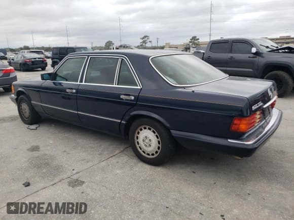 ✅ 1989 Mercedes-Benz 420 SEL • VIN: WDBCA35E6KA448531 • Lot: 45041175. Wystawiony na Copart z przebiegiem 304 883 mil. Bezpłatny archiwum sprzedaży aukcyjnych z USA i szczegółowy raport historii pojazdu na DreamBid. Zdjęcie 2.