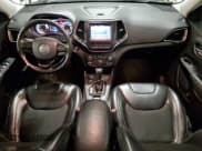 ✅ 2019 Jeep Cherokee Altitude • VIN: 1C4PJMLXXKD397711 • Lot: 80371555. Wystawiony na Copart z przebiegiem 67 595 mil. Bezpłatny archiwum sprzedaży aukcyjnych z USA i szczegółowy raport historii pojazdu na DreamBid. Zdjęcie 8.