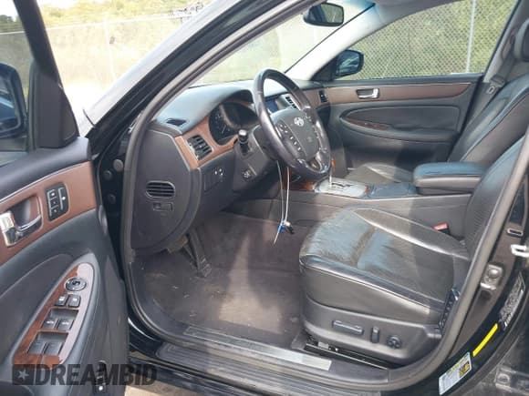 ✅ 2009 Hyundai Genesis • VIN: KMHGC46E99U017557 • Lot: 43324510. Wystawiony na IAAI z przebiegiem 276 635 mil. Bezpłatny archiwum sprzedaży aukcyjnych z USA i szczegółowy raport historii pojazdu na DreamBid. Zdjęcie 5.