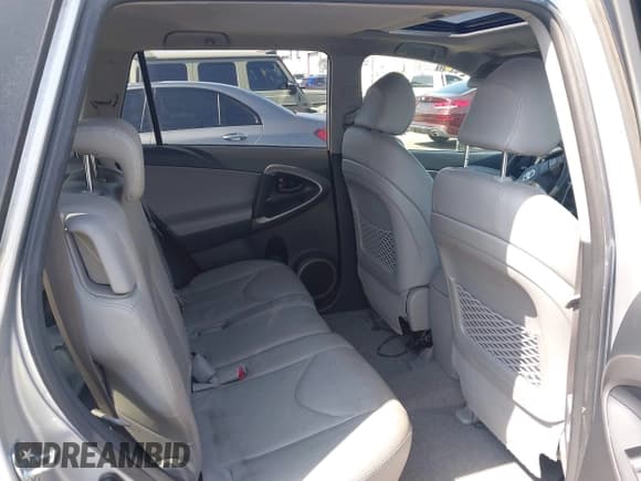 ✅ 2007 Toyota RAV4 Limited • VIN: JTMBK31V976015473 • Lot: 42431519. Listed on IAAI with 133,117 mi. Free auction sales archive from the USA and detailed vehicle history report at DreamBid. Image 8.