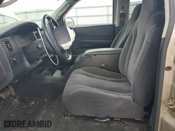 2004 Dodge Dakota z VIN 1D7GL12K04S719730, wystawiony jako Copart lot #64060545 z przebiegiem 140 165 mil mil oraz Czysty tytuł • Clean title. Historia ofert i sprzedaży dostępna na DreamBid. Obrazek 7.