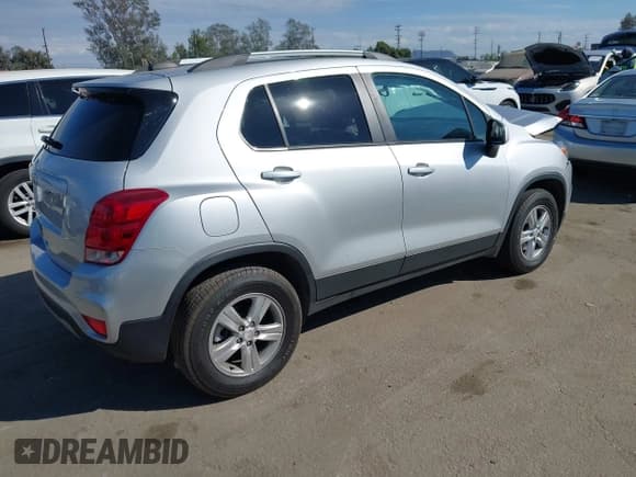 ✅ 2021 Chevrolet Trax LT • VIN: KL7CJPSM6MB372548 • Lot: 43425815. Listed on IAAI with 75,194 mi. Free auction sales archive from the USA and detailed vehicle history report at DreamBid. Image 4.