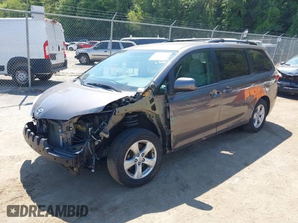 ✅ 2016 Toyota Sienna LE AAS • VIN: 5TDKK3DC5GS707921 • Лот: 43116737. Опубликован ранее на IAAI с пробегом 131 515 миль. Бесплатный доступ к архиву аукционных продаж из США и подробный отчёт об истории автомобиля на DreamBid. Изображение 18.