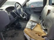 ✅ 2004 Ford F-150 XL • VIN: 2FTRF18WX4CA39021 • Lot: 86157494. Wystawiony na Copart z przebiegiem Nie podano. Bezpłatny archiwum sprzedaży aukcyjnych z USA i szczegółowy raport historii pojazdu na DreamBid. Zdjęcie 7.