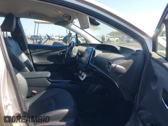 ✅ 2017 Toyota Prius Plus • VIN: JTDKARFP7H3037054 • Lot: 42147223. Listed on IAAI with 94,834 mi. Free auction sales archive from the USA and detailed vehicle history report at DreamBid. Image 5.