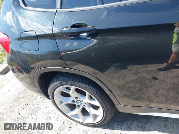 ✅ 2013 BMW X1 xDrive35i • VIN: WBAVM5C54DVV90935 • Lot: 42640554. Wystawiony na IAAI z przebiegiem 188 871 mil. Bezpłatny archiwum sprzedaży aukcyjnych z USA i szczegółowy raport historii pojazdu na DreamBid. Zdjęcie 6.