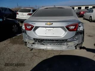 ✅ 2018 Chevrolet Cruze LT • VIN: 1G1BE5SM1J7100598 • Lot: 71846892. Wystawiony na Copart z przebiegiem Nie podano. Bezpłatny archiwum sprzedaży aukcyjnych z USA i szczegółowy raport historii pojazdu na DreamBid. Zdjęcie 6.