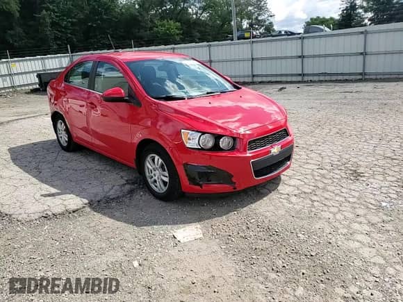 2015 Chevrolet Sonic LT z VIN 1G1JC5SG3F4139150, wystawiony jako Copart lot #67015864 z przebiegiem 39 057 mil mil oraz Szkoda całkowita • Salvage title. Historia ofert i sprzedaży dostępna na DreamBid. Obrazek 10.
