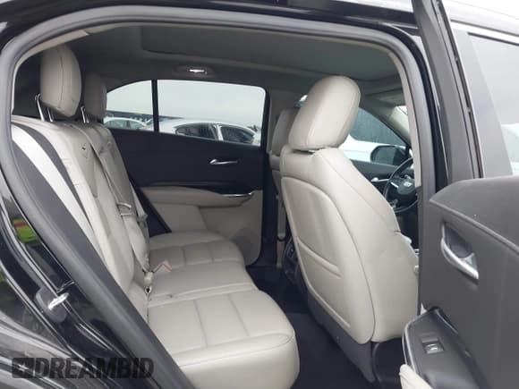 ✅ 2020 Cadillac XT4 FWD Premium Luxury • VIN: 1GYFZCR48LF142955 • Lot: 41255161. Wystawiony na IAAI z przebiegiem 39 830 mil. Bezpłatny archiwum sprzedaży aukcyjnych z USA i szczegółowy raport historii pojazdu na DreamBid. Zdjęcie 8.