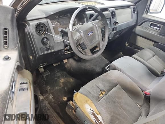 ✅ 2011 Ford F-150 XL • VIN: 1FTMF1CM0BKD77049 • Lot: 91425315. Wystawiony na Copart z przebiegiem 72 050 mil. Bezpłatny archiwum sprzedaży aukcyjnych z USA i szczegółowy raport historii pojazdu na DreamBid. Zdjęcie 8.