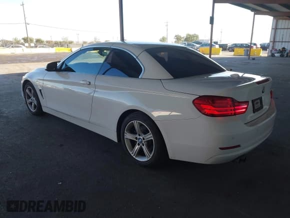 ✅ 2015 BMW 4 Series 428i • VIN: WBA3V7C58F5A24265 • Lot: 43418355. Wystawiony na IAAI z przebiegiem 99 358 mil. Bezpłatny archiwum sprzedaży aukcyjnych z USA i szczegółowy raport historii pojazdu na DreamBid. Zdjęcie 3.