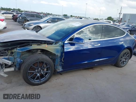 ✅ 2019 Tesla Model 3 Long Range • VIN: 5YJ3E1EB2KF452874 • Lot: 43279721. Wystawiony na IAAI z przebiegiem 114 186 mil. Bezpłatny archiwum sprzedaży aukcyjnych z USA i szczegółowy raport historii pojazdu na DreamBid. Zdjęcie 15.